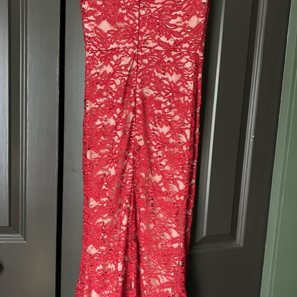 ❤️LEYVA Red Lace and Sequin Formal Dress - Picture 8 of 12